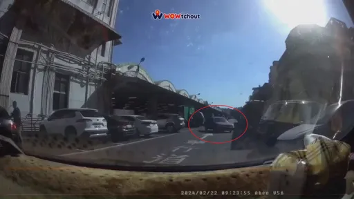 先罵先贏？超級三寶逆向還沒關車門　下車先罵靜止車輛撞他