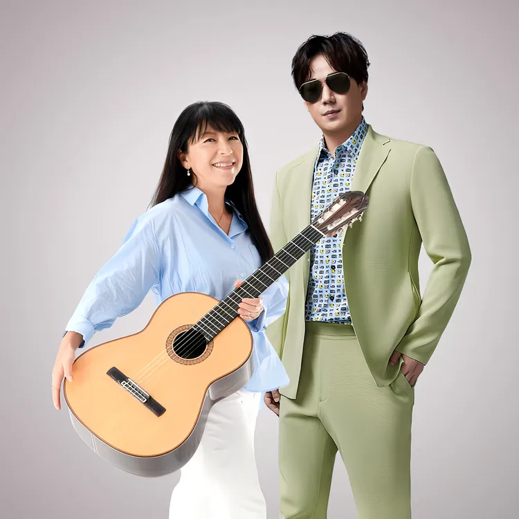 蕭煌奇（右）追星成功，被偶像小野麗莎邀請擔任台中演唱會嘉賓。好滿意音樂提供