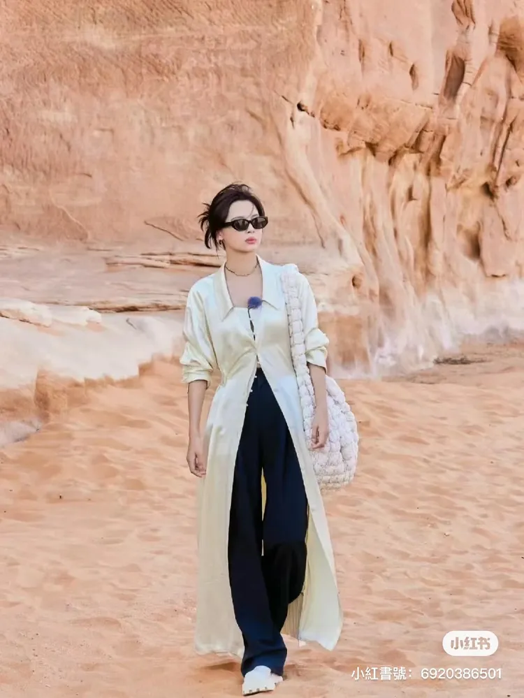 運用開襟式傘狀剪裁營造「胸以下都是腿」的逆天比例。翻攝FashionAvatar小紅書