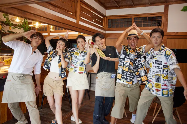 甜點師傅江舟航（左起）、黃湘婷、大霈、姚淳耀、柯有倫、江宏傑等一起出外景。客家電視台提供