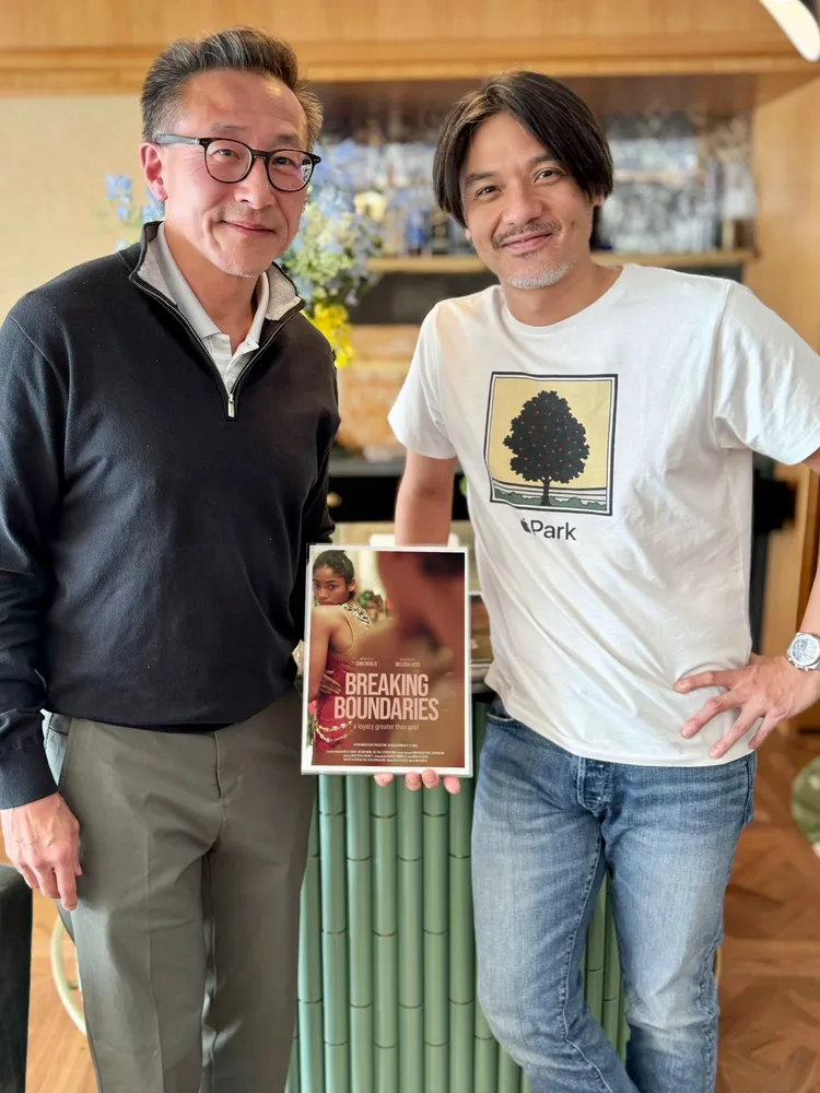 馮德倫（右）曬出與蔡崇信的合照。Cool Style提供