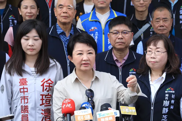 盧秀燕建議中央針對大眾運輸及醫療長照等2大類凍漲電費。市府提供