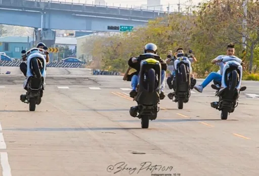 台中重劃區淪山道猴賽場 整排機車翹孤輪!警祭公共危險罪偵辦