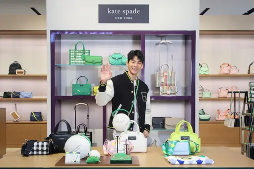 林柏宏公开情人节送礼对象　想背kate spade青蛙包去遛狗