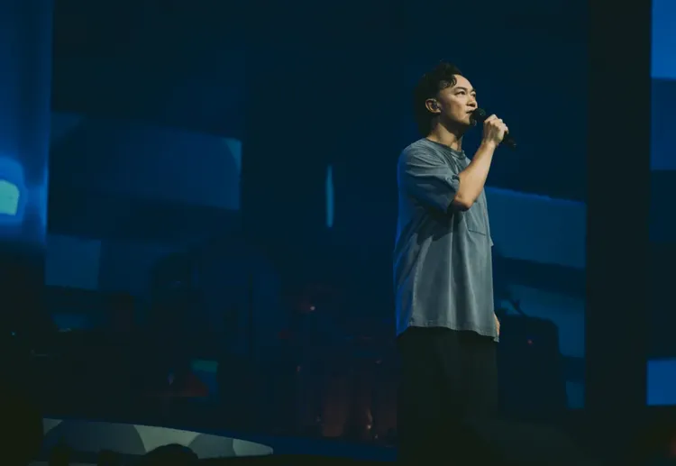 陳奕迅抱回大獎。資料照片