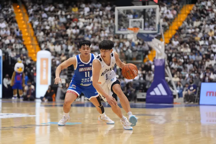 莊朝勝(右)。大專體總