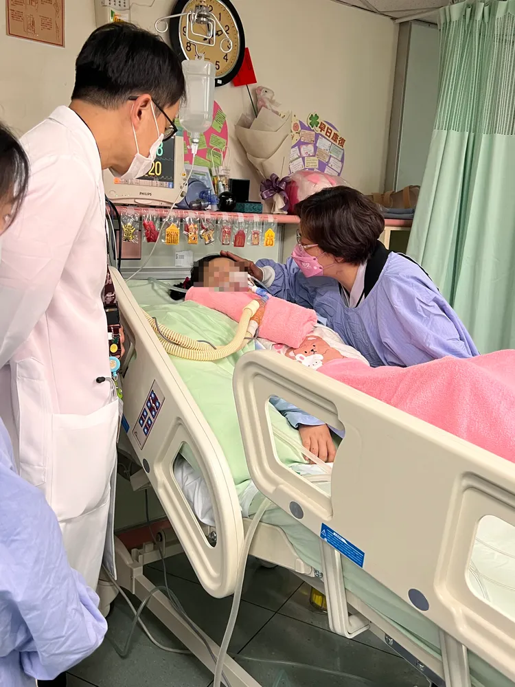 王惠美到秀傳醫院探視姊姊。秀傳醫院提供