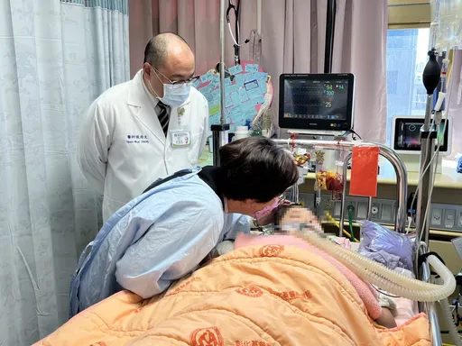 王惠美再探視車禍昏迷兩姊妹 輕喊「同學都在等妳們」