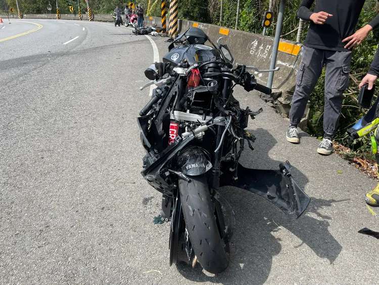 重機互撞，1死1重傷。翻攝畫面