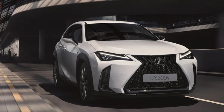 Lexus在今年2月迎來全新升級車型UX 300h，提升最大綜效馬力至199 匹，並擁有平均油耗24.6 km/L的優異表現。原廠照片