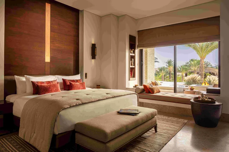 「安納塔拉撒哈拉托澤爾度假村」不僅有酒吧和圖書館，還可以體驗在沙漠泳池暢泳的快感。Booking.com提供