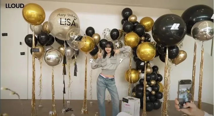 Lisa在自家開慶生趴。翻攝LLOUD的YT