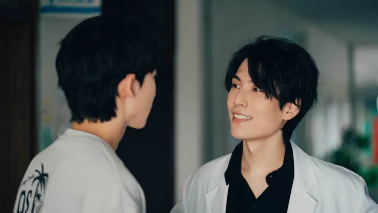 林子閎（右）特別演出神秘醫師，合作邱宇辰、黃宏軒「脫稿」演出超有默契。結果娛樂提供