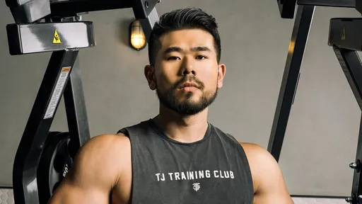 健身網紅「PEETA葛格」涉毒 健身房辦公室被警搜出大麻