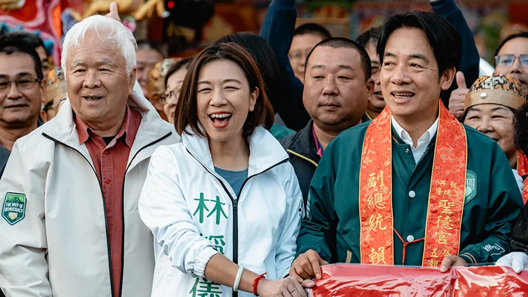 前綠委林靜儀（前排中）。翻攝自林靜儀臉書