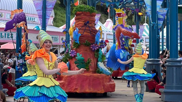 遠雄海洋公園設太陽能板節電。遠雄海洋公園提供
