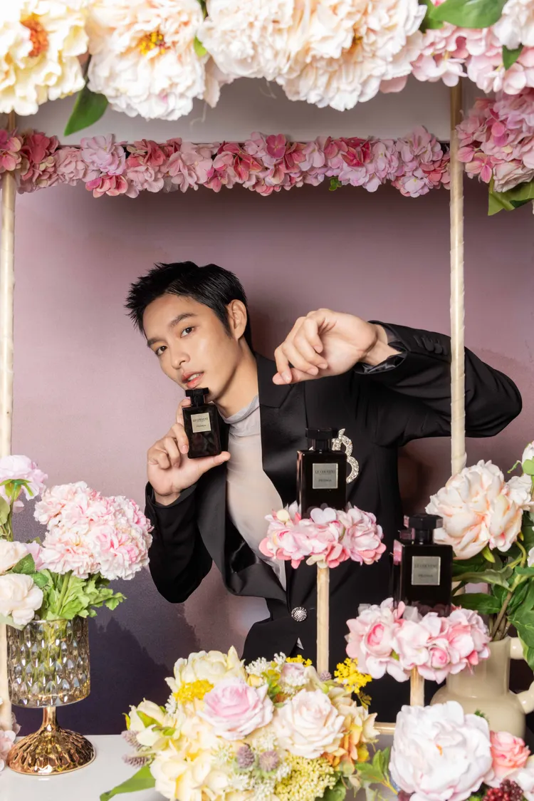 曹佑寧今天認真介紹香水品牌。LE COUVENT提供