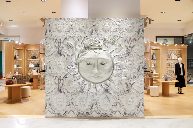 DIOR 2024春夏Mille-fleurs圖騰出現在期間限定店的店裝。品牌提供