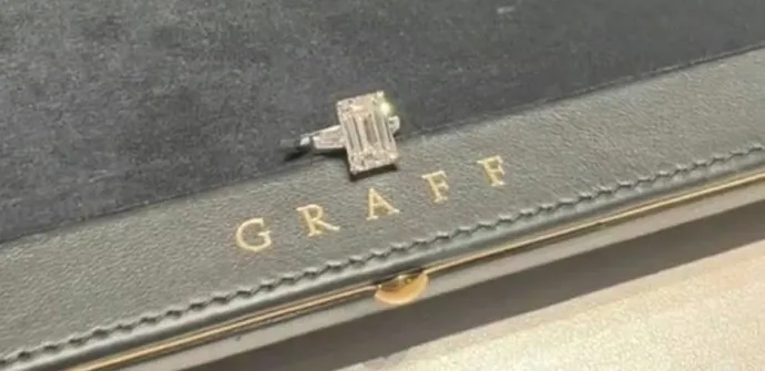 汪小菲求婚鑽戒疑似出自英國珠寶品牌GRAFF。翻攝芒果撈小萌主微博