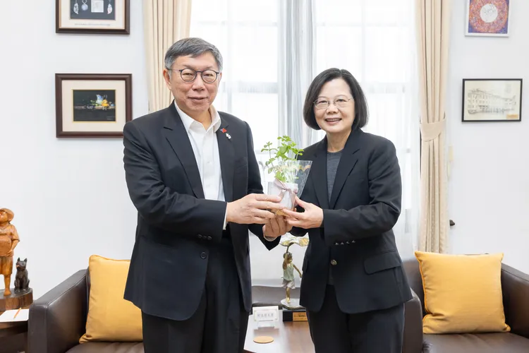 民眾黨主席柯文哲日前與總統蔡英文碰面。總統府提供