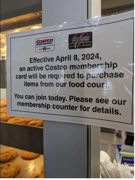 好市多貼出購買食物須出示會員卡公告。Reddit