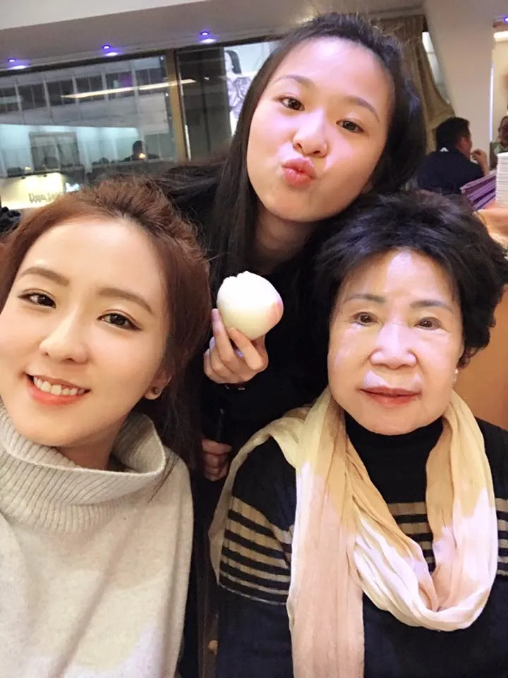 周曉涵和外婆關係很密切，還說「外婆等於第二個媽媽。」翻攝自周曉涵臉書
