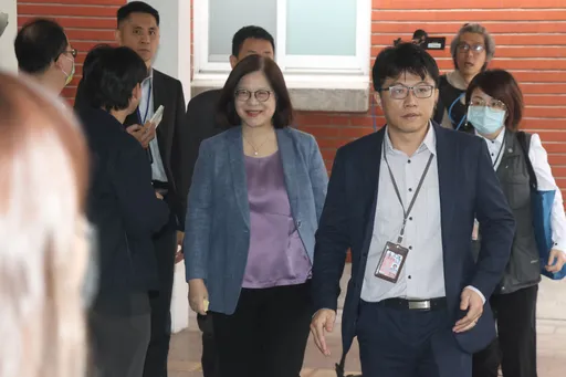 被點名極為冷血「伸手摸記者臉」 管碧玲回應了