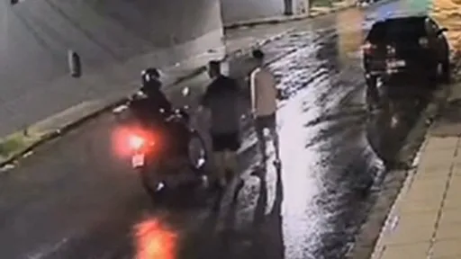 誰給的勇氣?外送員1挑2「手無寸鐵喊搶劫」 10秒內被壓制暴打