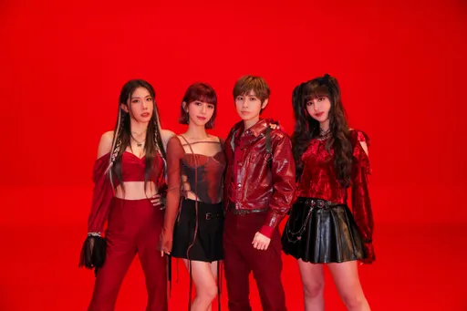 五月天阿信力挺最美女團 「埃及矩陣手舞」動用30人視覺超震憾!