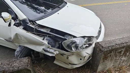 苗栗姊妹開車載90歲骨折父拆石膏 回程自撞護欄!父胸部重創不治