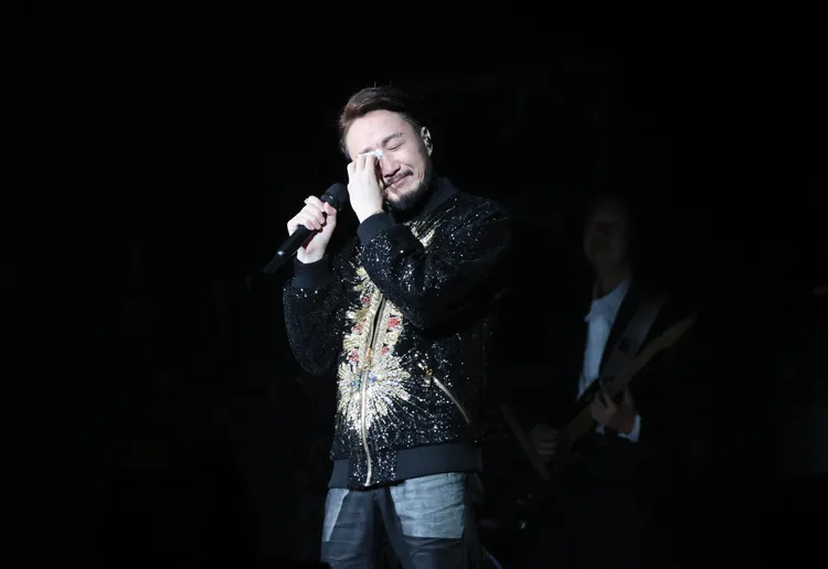 鄭中基淚灑舞台。寬宏藝術提供