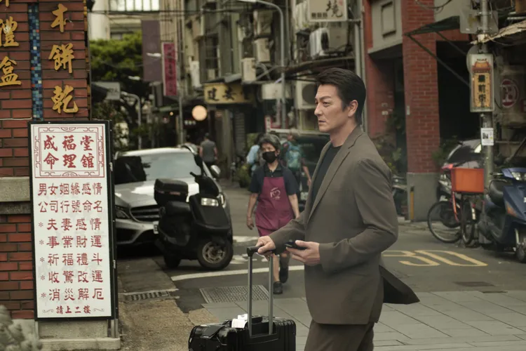 本宮泰風片中獨自來台救遭綁架的兒子。希望影視行銷提供