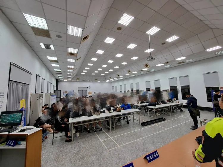 全數帶回驗尿。警方提供