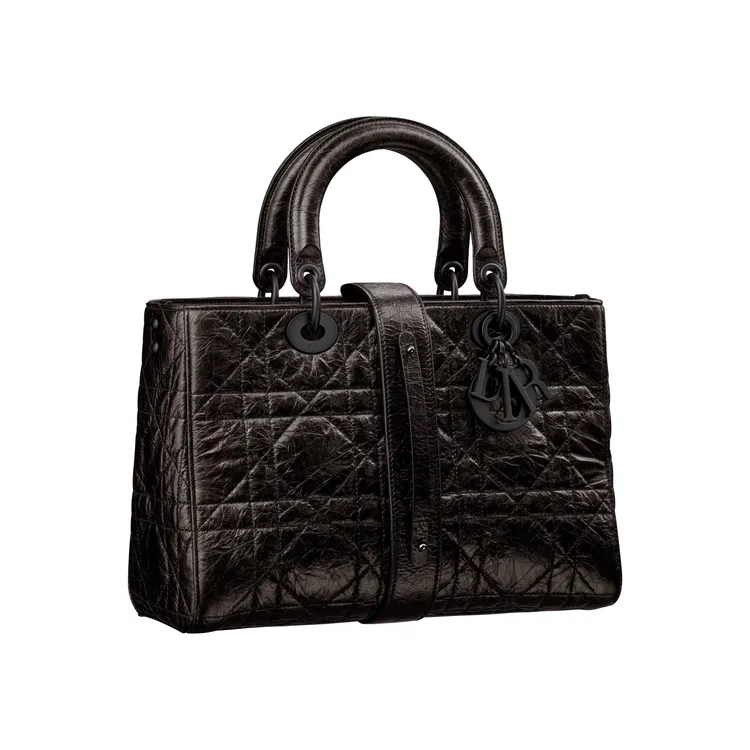 Lady D-Sire黑色籐格裂紋小牛皮中型提包，20萬5000元。品牌提供