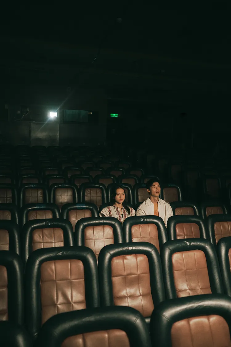 劇組在全美戲院拍攝二人第一次約會場景。翻滾吧男孩電影有限公司提供