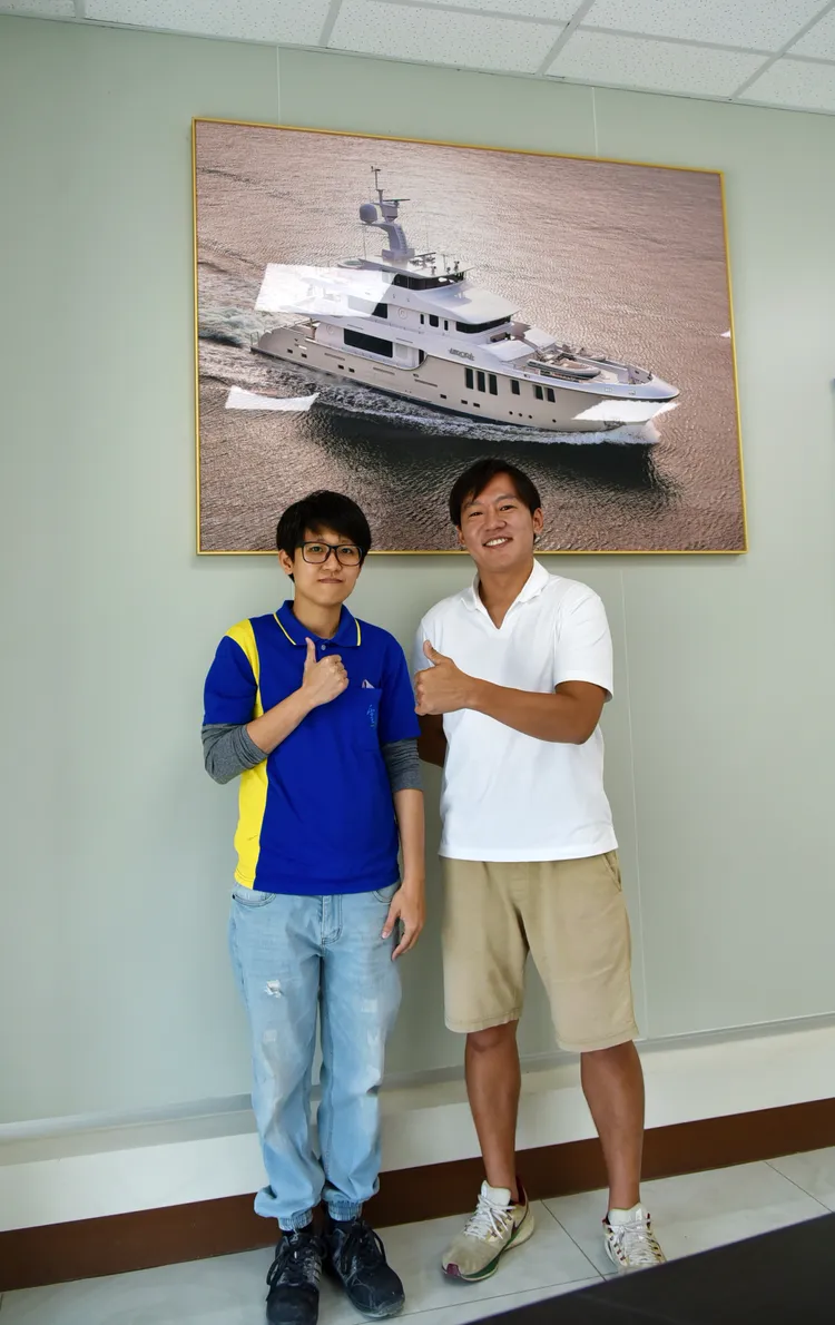 唐榮遊艇執行長許伯榮(右)對游慧蓉表現讚不絕口，打算升任為儲備幹部。王志弘攝