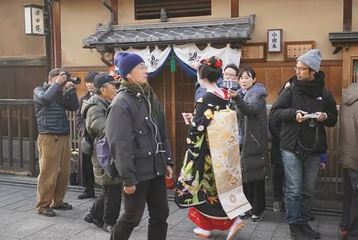 日本觀光客回流、「藝伎狗仔隊」也捲土重來 京都不忍了!