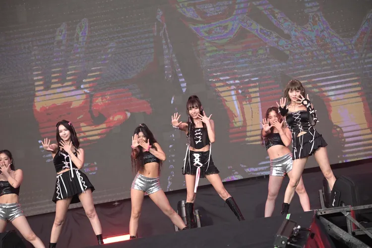 林襄、張雅涵、李芷霖在舞台上魅力四射。莉奈文創提供