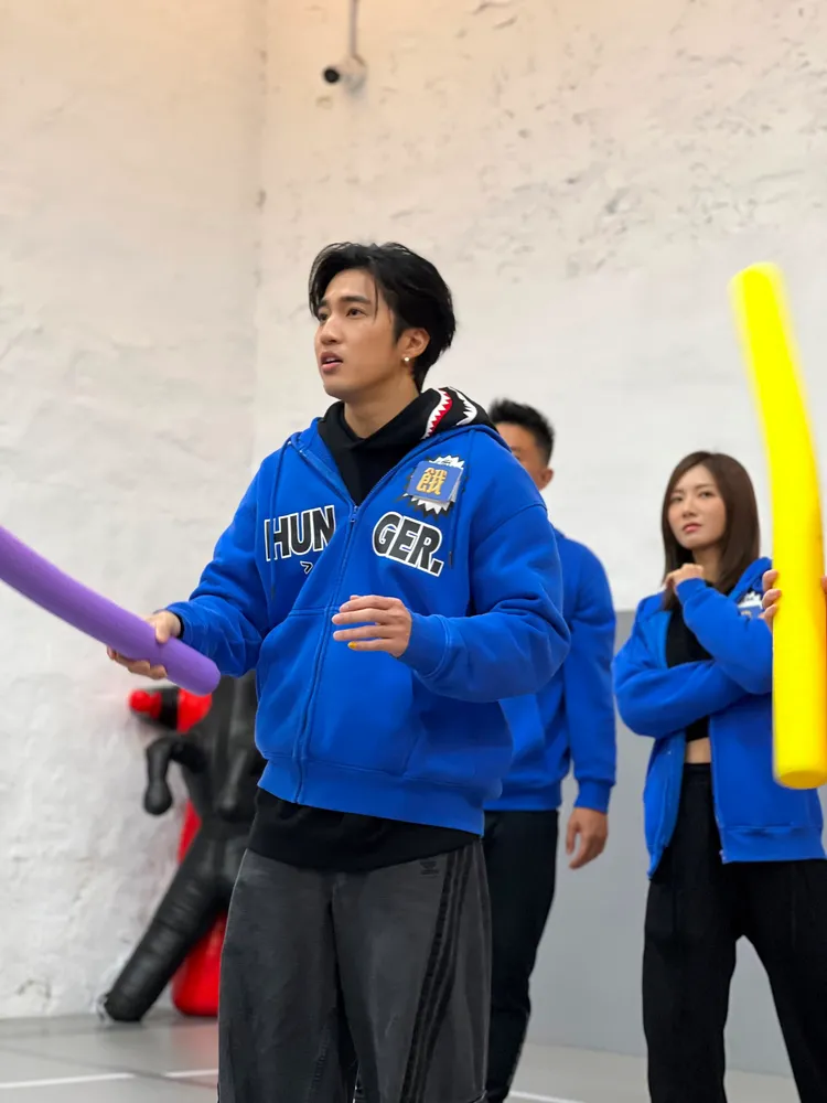 婁峻碩（左）看到恐怖懲罰，直呼不要玩了。中視提供