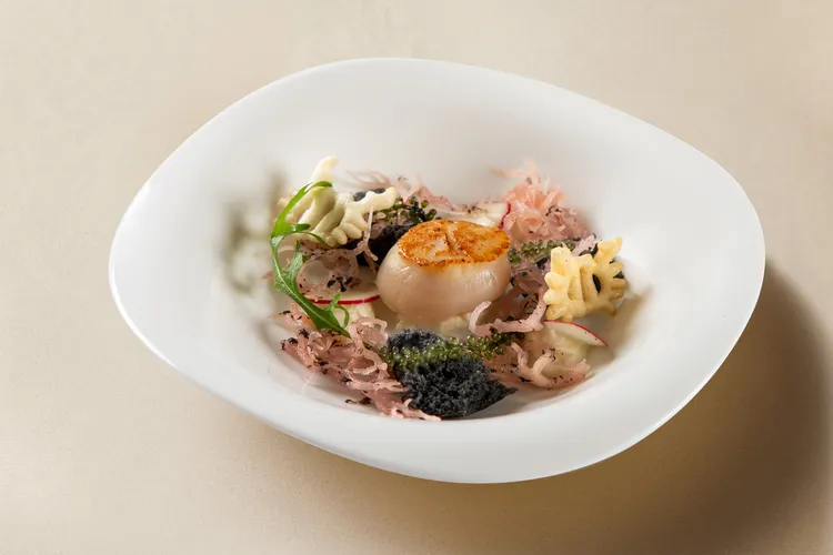 干貝海藻沙拉絲綢乳酪。業者提供