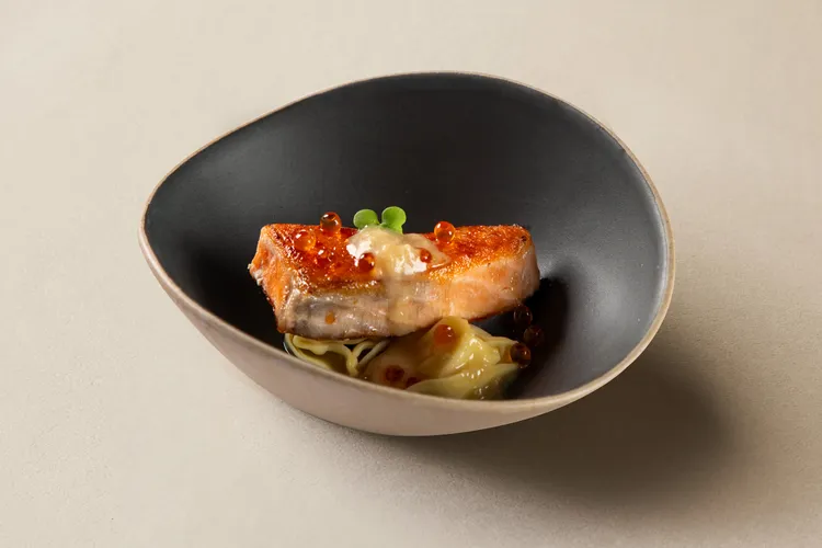 焦糖鮭魚味噌白酒醬。業者提供