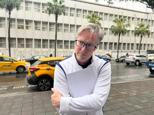 夏克立惊爆生命受威胁!  睡在律师办公室