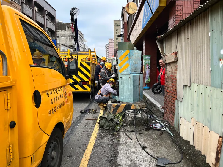 冷凍公司竟開挖變電箱竊電。示意圖，非案發照。資料照片