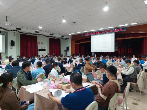 光電崛起!電力尖峰、離峰跟著變 台電邀大戶齊聚教節電省錢共創雙贏