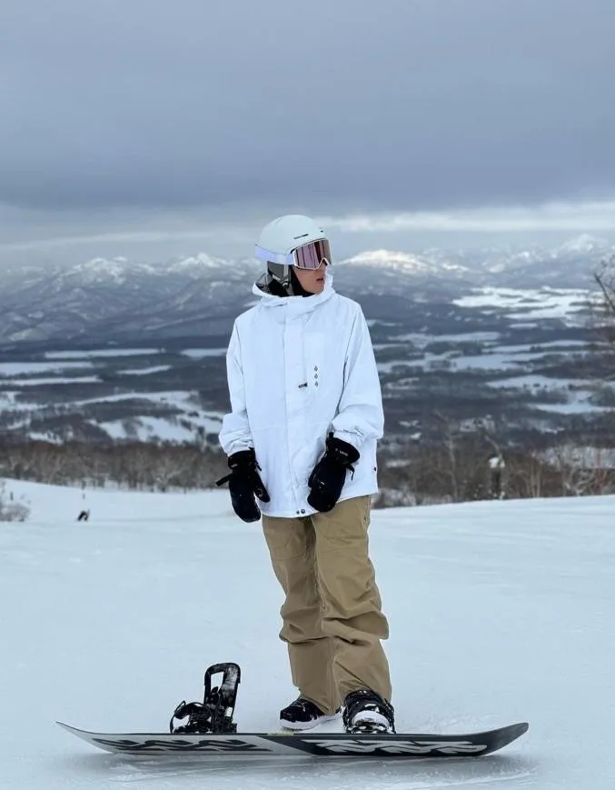 周湯豪日前在日本滑雪。環球音樂提供
