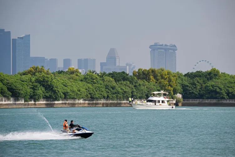 星國碳定價法要求企業披露溫室氣體排放，並徵收與這些排放相關的稅捐，鼓勵公司和產業積極減碳。資料照片