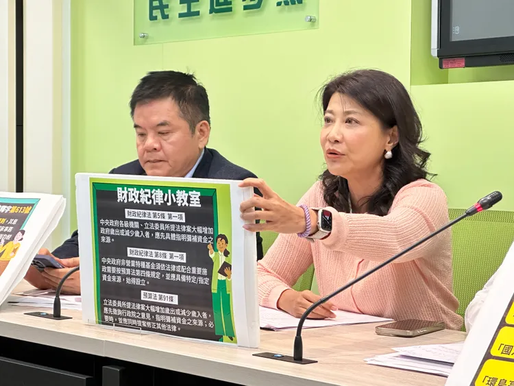 林楚茵大酸國民黨雙標、藍能你不能。潘袁詩羽攝