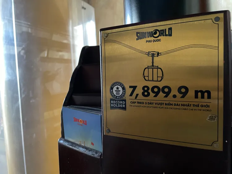 「太陽世界跨海纜車」截至目前為止仍是世界金氏紀錄中的「全球最長跨海纜車」。娜拉攝