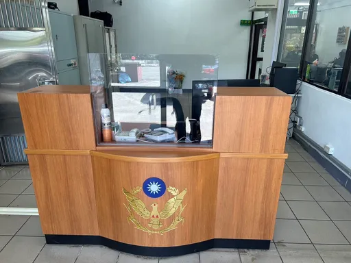 八堵警執勤無辜遭撞殉職！值班檯加裝「3A防彈玻璃」　盼守護同仁