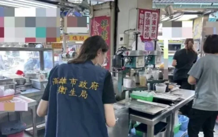 高雄市衛生局派員稽查冰店(非該文通報冰店)。資料照片／衛生局提供